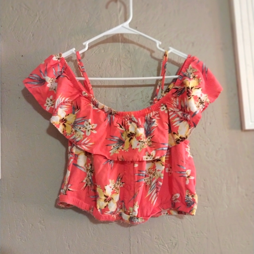 No boundaries large(11-12) size flower print crop top of the shoulder